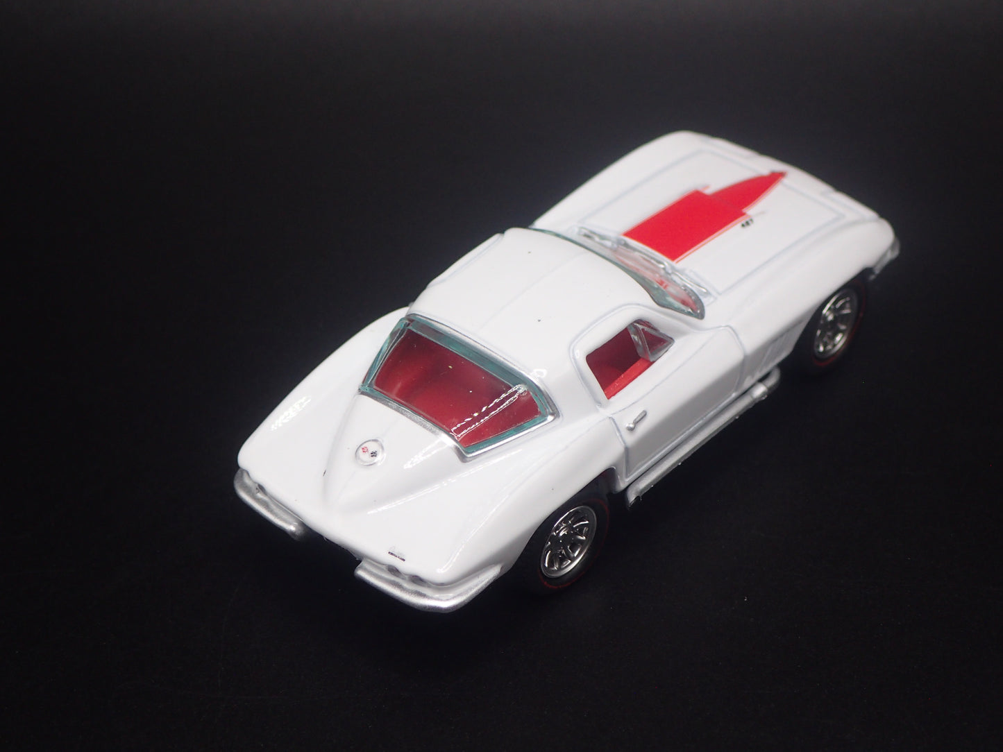 1967 67 CHEVY CHEVROLET CORVETTE 427 WHITE 1:64 SCALE DIORAMA DIECAST MODEL CAR