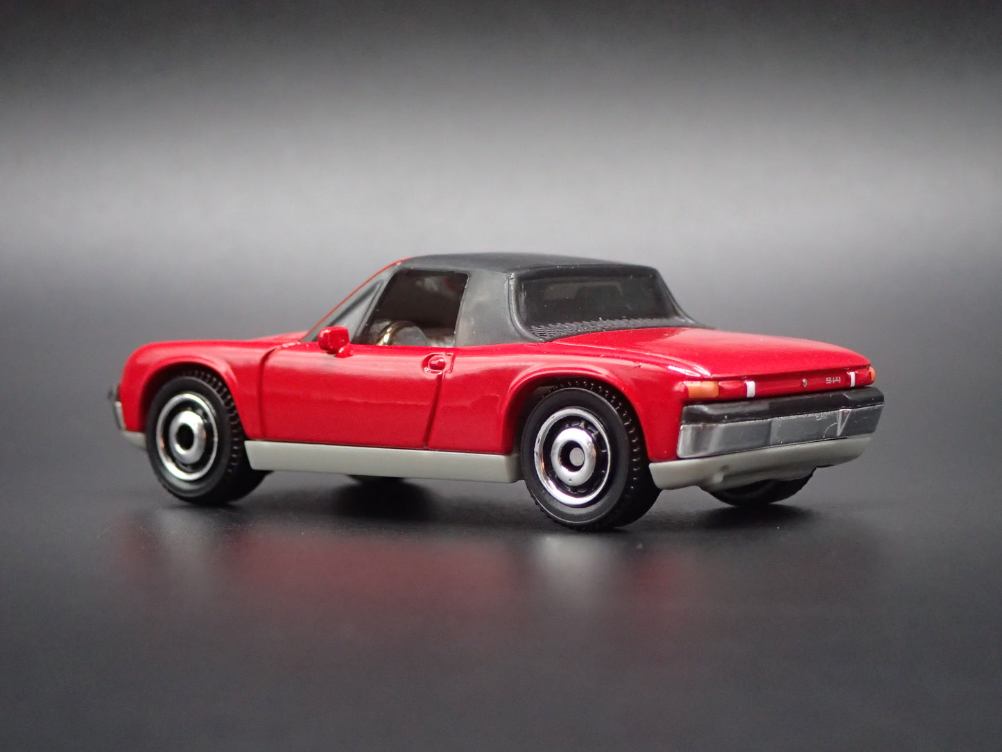 1969-1976 PORSCHE 914 RED 1:64 SCALE COLLECTIBLE DIORAMA DIECAST MODEL CAR