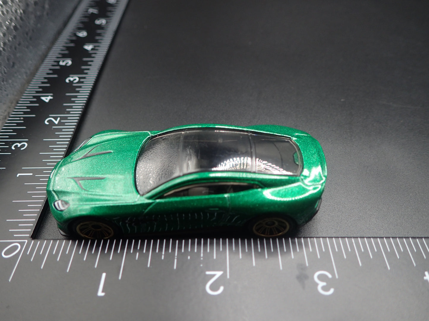 2024-2026 ASTON MARTIN VANQUISH GREEN 1/64 SCALE COLLECTIBLE DIECAST MODEL CAR
