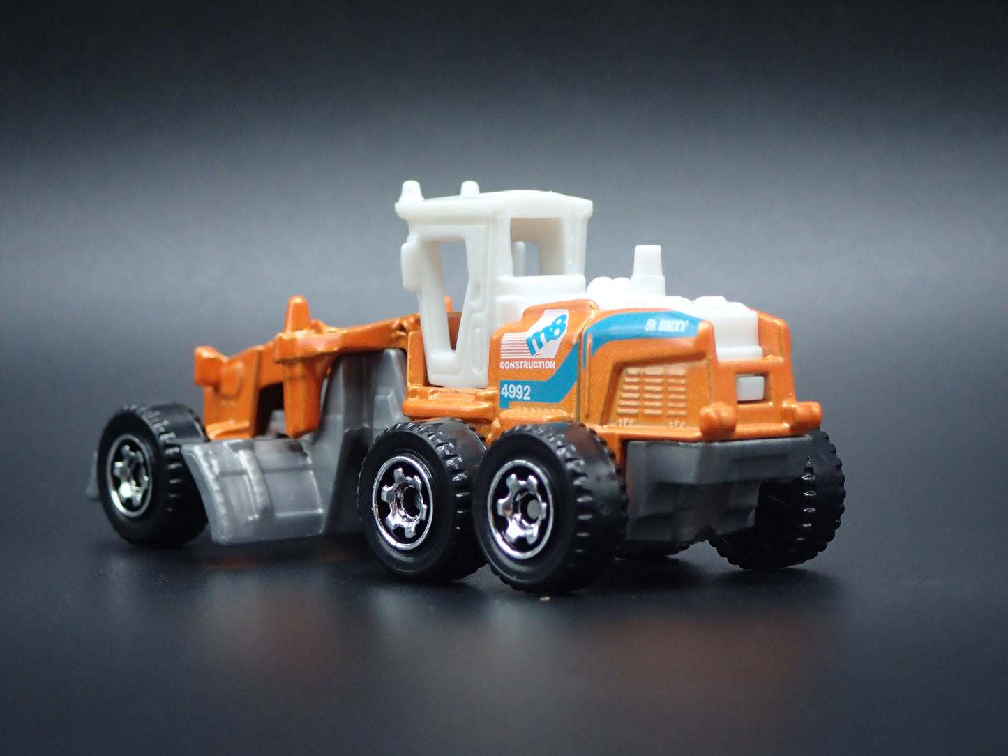 ROAD GRADER CONSTRUCTION VEHICLE 1:64 MB SCALE COLLECTIBLE DIECAST MODEL CAR