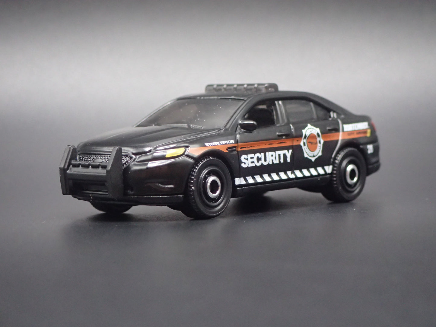 FORD POLICE INTERCEPTOR SECURITY PATROL 1/64 SCALE DIECAST DIORAMA MODEL CAR