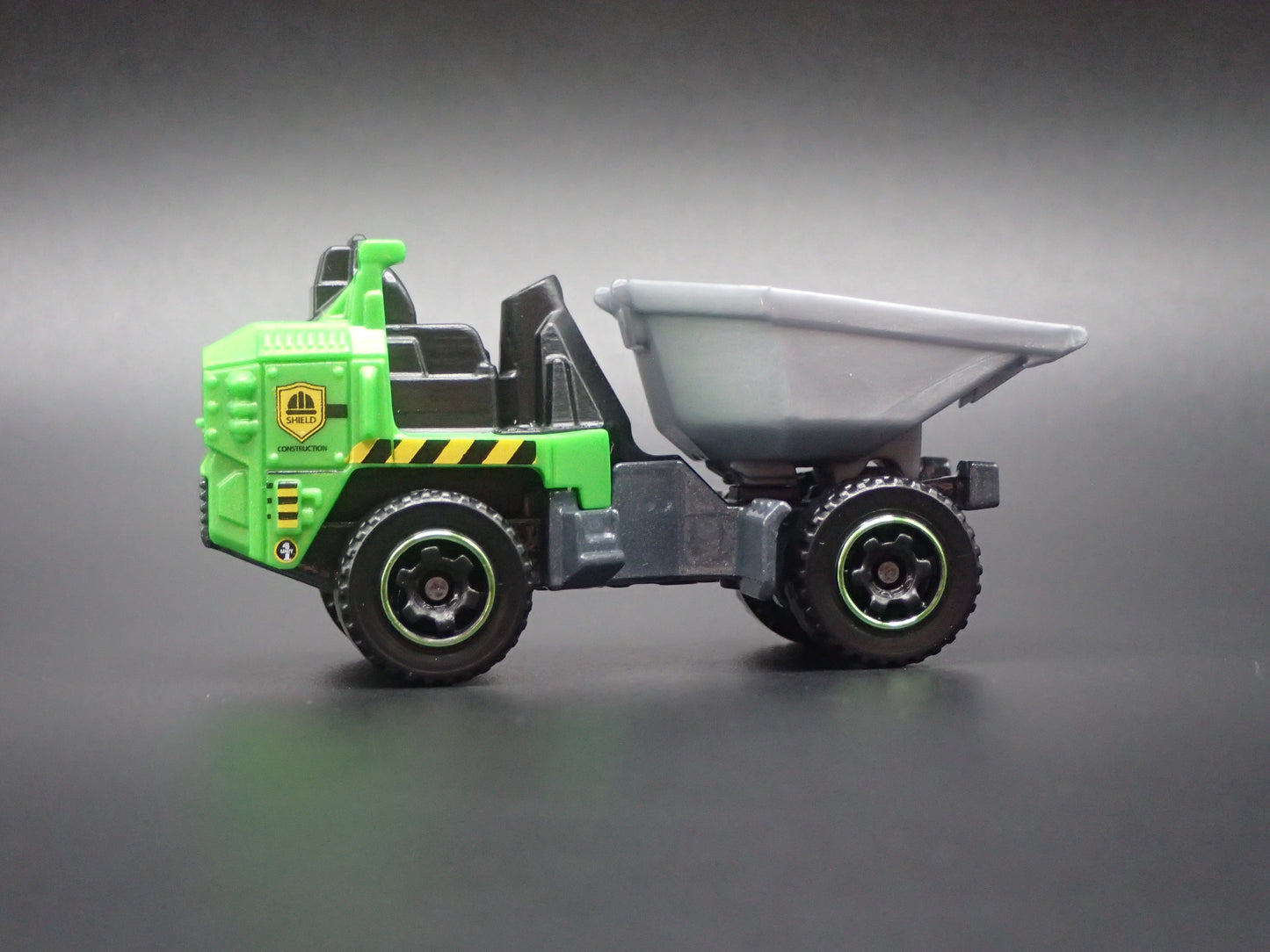 LITTLE DUMP TRUCK GREEN 1:64 MB SCALE COLLECTIBLE DIORAMA DIECAST MODEL CAR