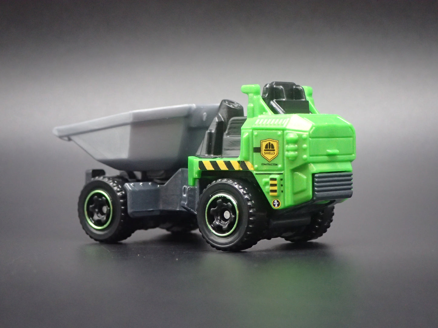 LITTLE DUMP TRUCK GREEN 1:64 MB SCALE COLLECTIBLE DIORAMA DIECAST MODEL CAR