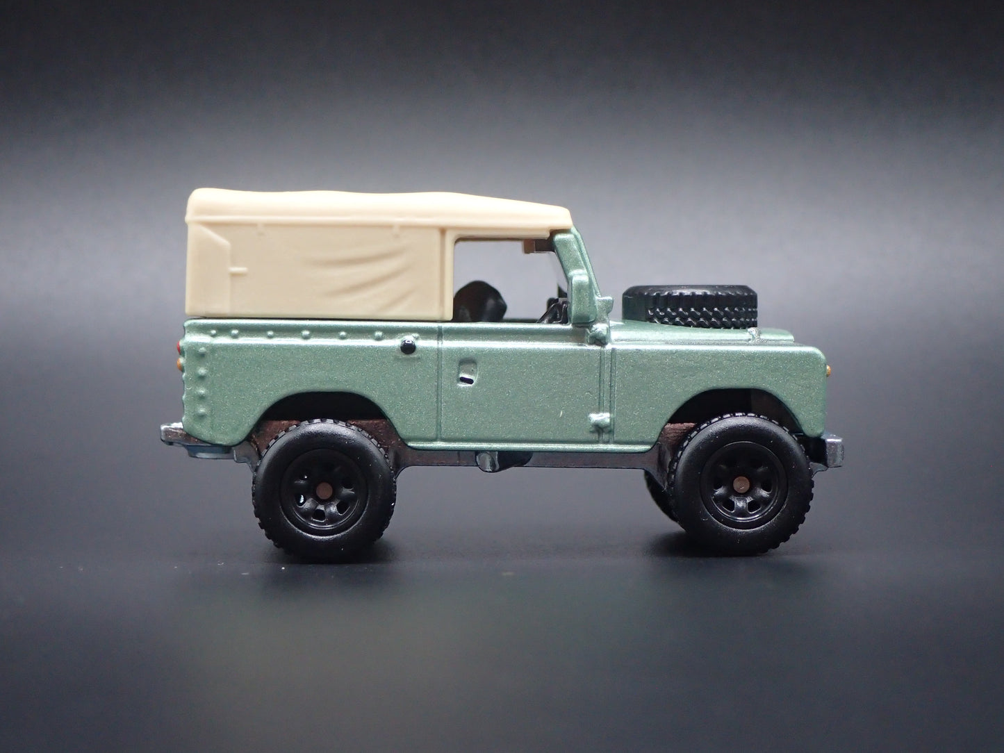 1958-1961 LAND ROVER S2 GREEN 1/64 SCALE COLLECTIBLE DIECAST MODEL CAR