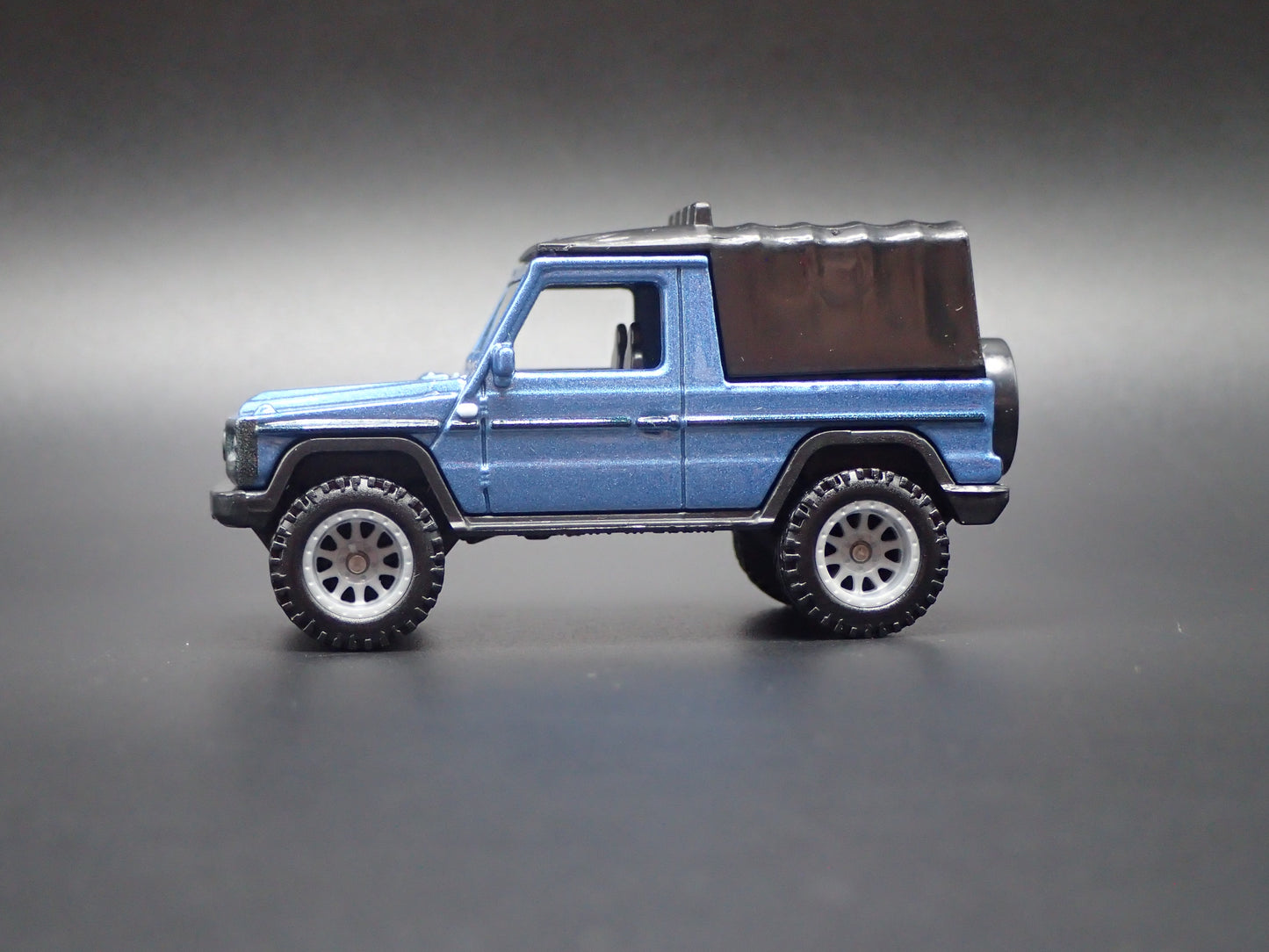 1992-2019 MERCEDES BENZ G CLASS BLUE 1:64 SCALE DIORAMA DIECAST MODEL CAR
