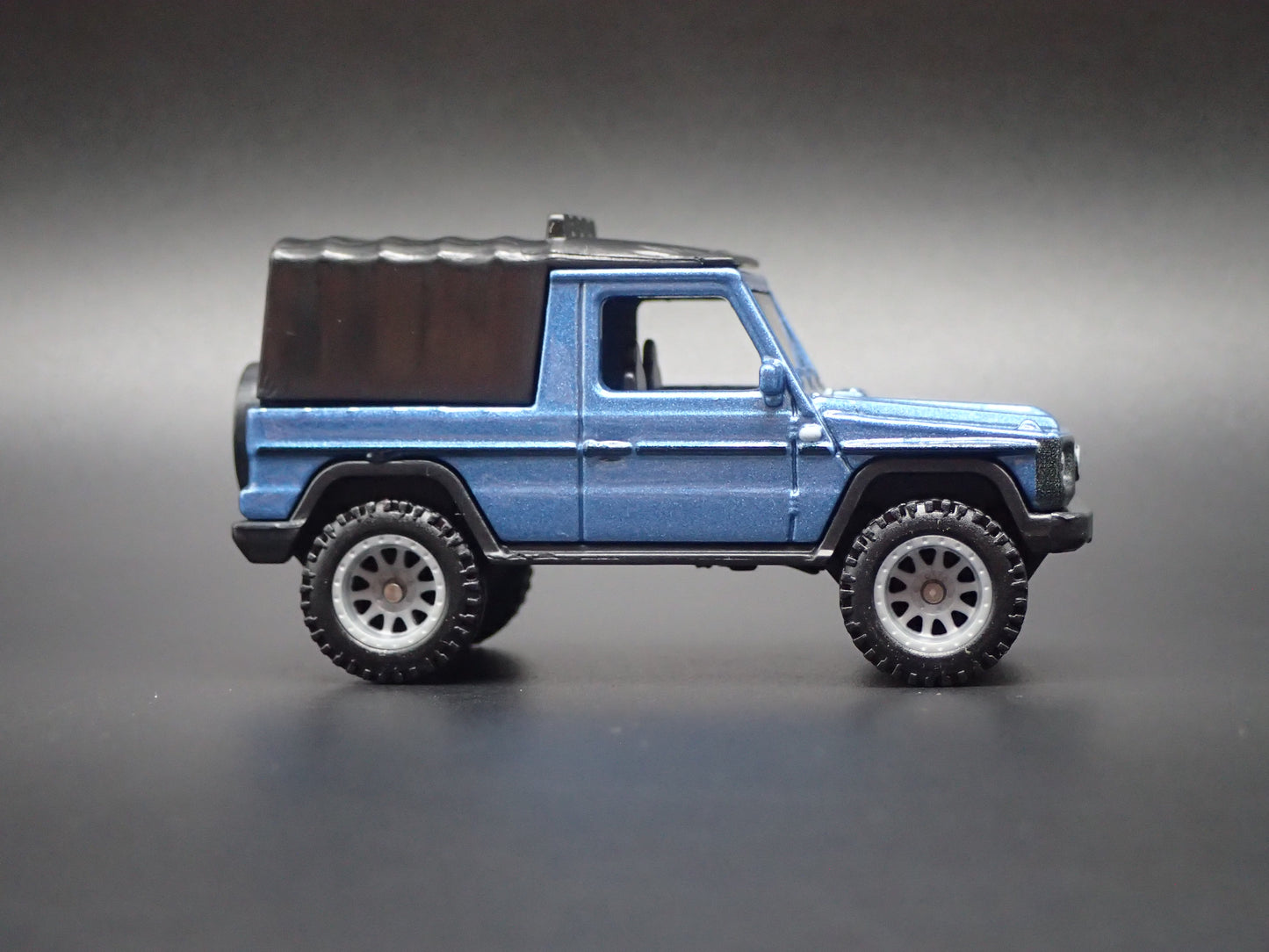 1992-2019 MERCEDES BENZ G CLASS BLUE 1:64 SCALE DIORAMA DIECAST MODEL CAR