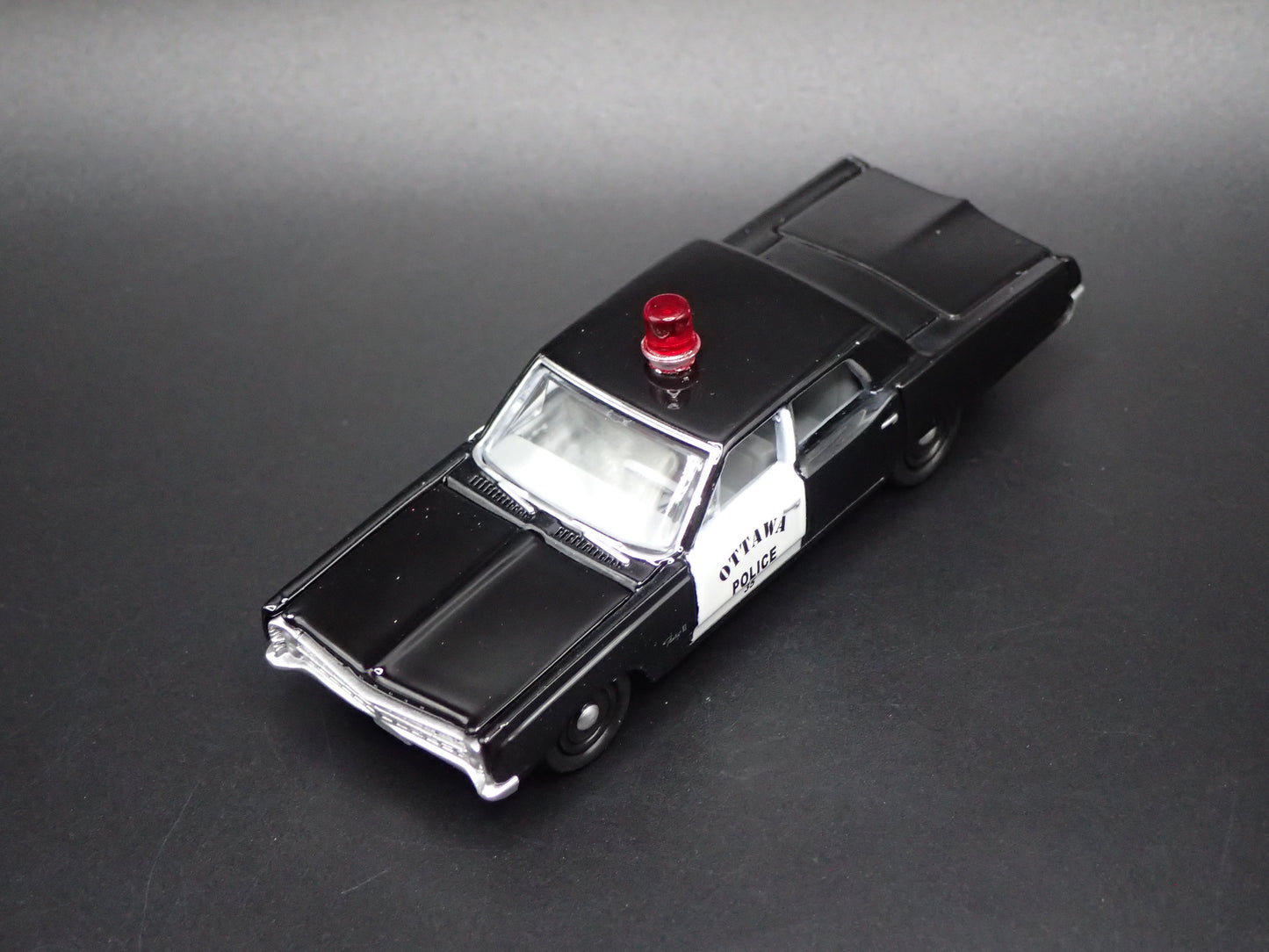 1967 67 PLYMOUTH FURY II OTTAWA POLICE CAR  1/64 SCALE DIECAST MODEL CAR