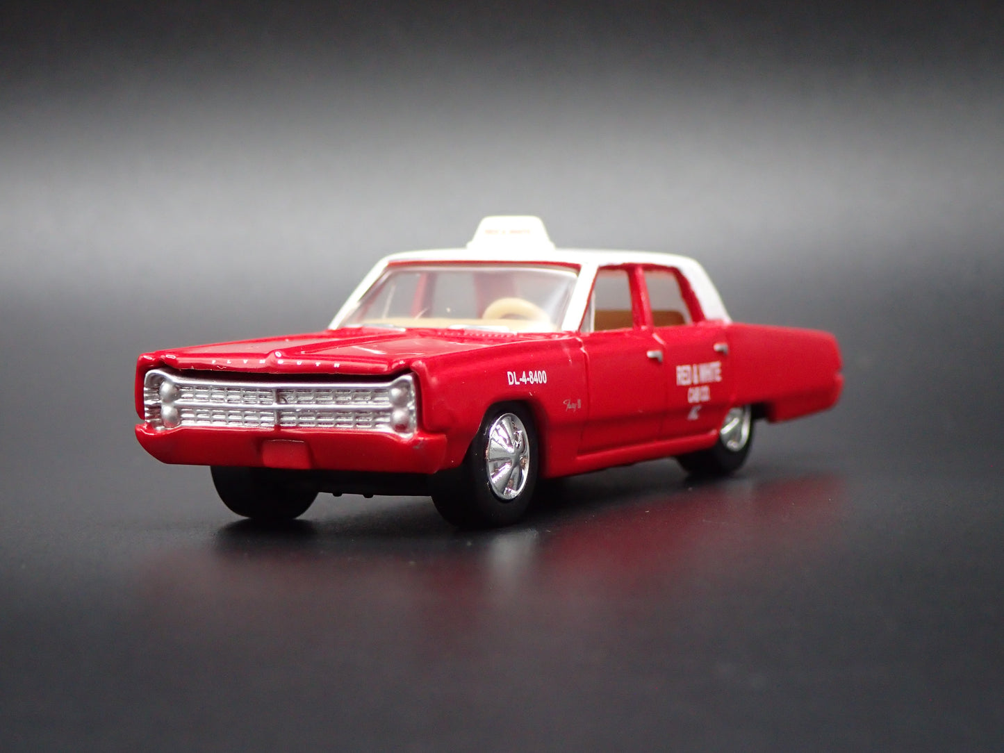 1967 67 PLYMOUTH FURY II RED & WHITE CAB CO TAXI 1/64 SCALE DIECAST MODEL CAR