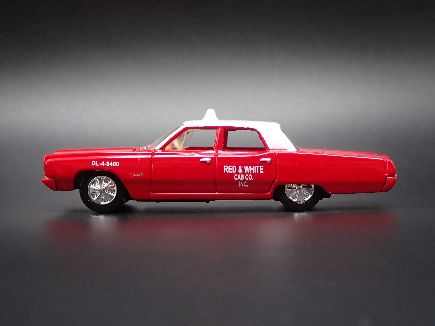 1967 67 PLYMOUTH FURY II RED & WHITE CAB CO TAXI 1/64 SCALE DIECAST MODEL CAR