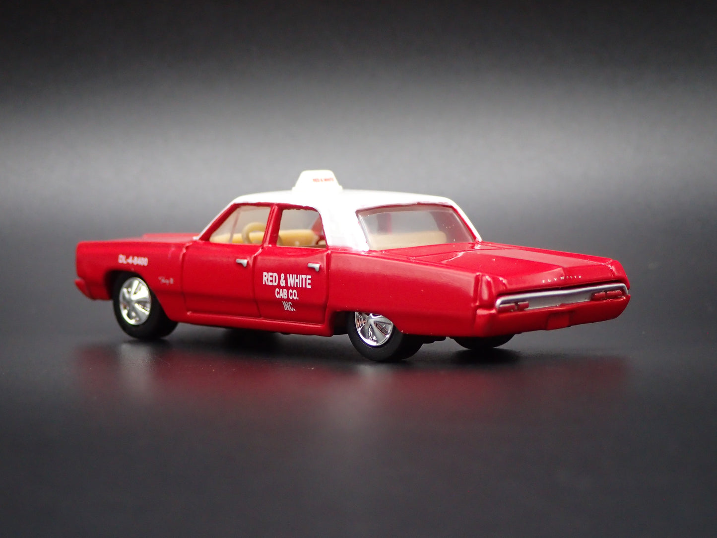 1967 67 PLYMOUTH FURY II RED & WHITE CAB CO TAXI 1/64 SCALE DIECAST MODEL CAR