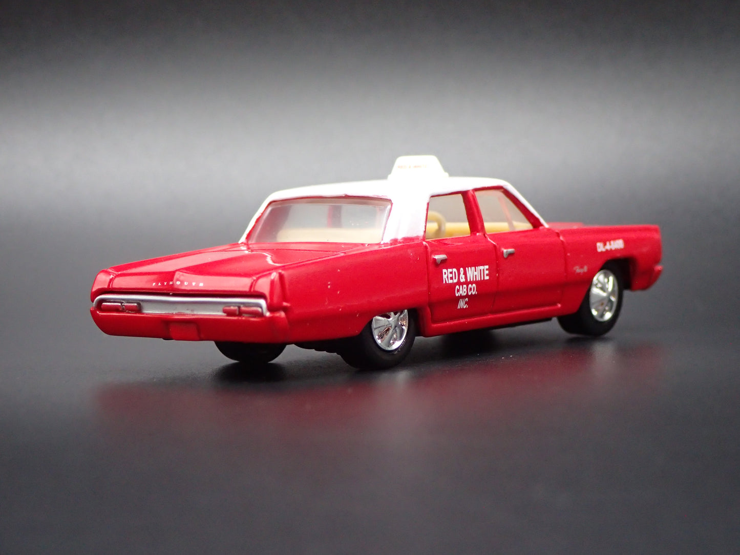 1967 67 PLYMOUTH FURY II RED & WHITE CAB CO TAXI 1/64 SCALE DIECAST MODEL CAR