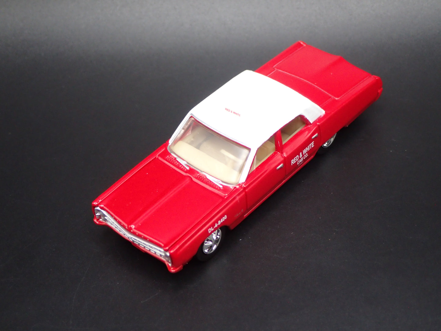 1967 67 PLYMOUTH FURY II RED & WHITE CAB CO TAXI 1/64 SCALE DIECAST MODEL CAR