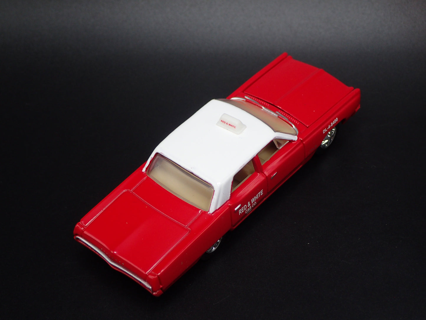 1967 67 PLYMOUTH FURY II RED & WHITE CAB CO TAXI 1/64 SCALE DIECAST MODEL CAR