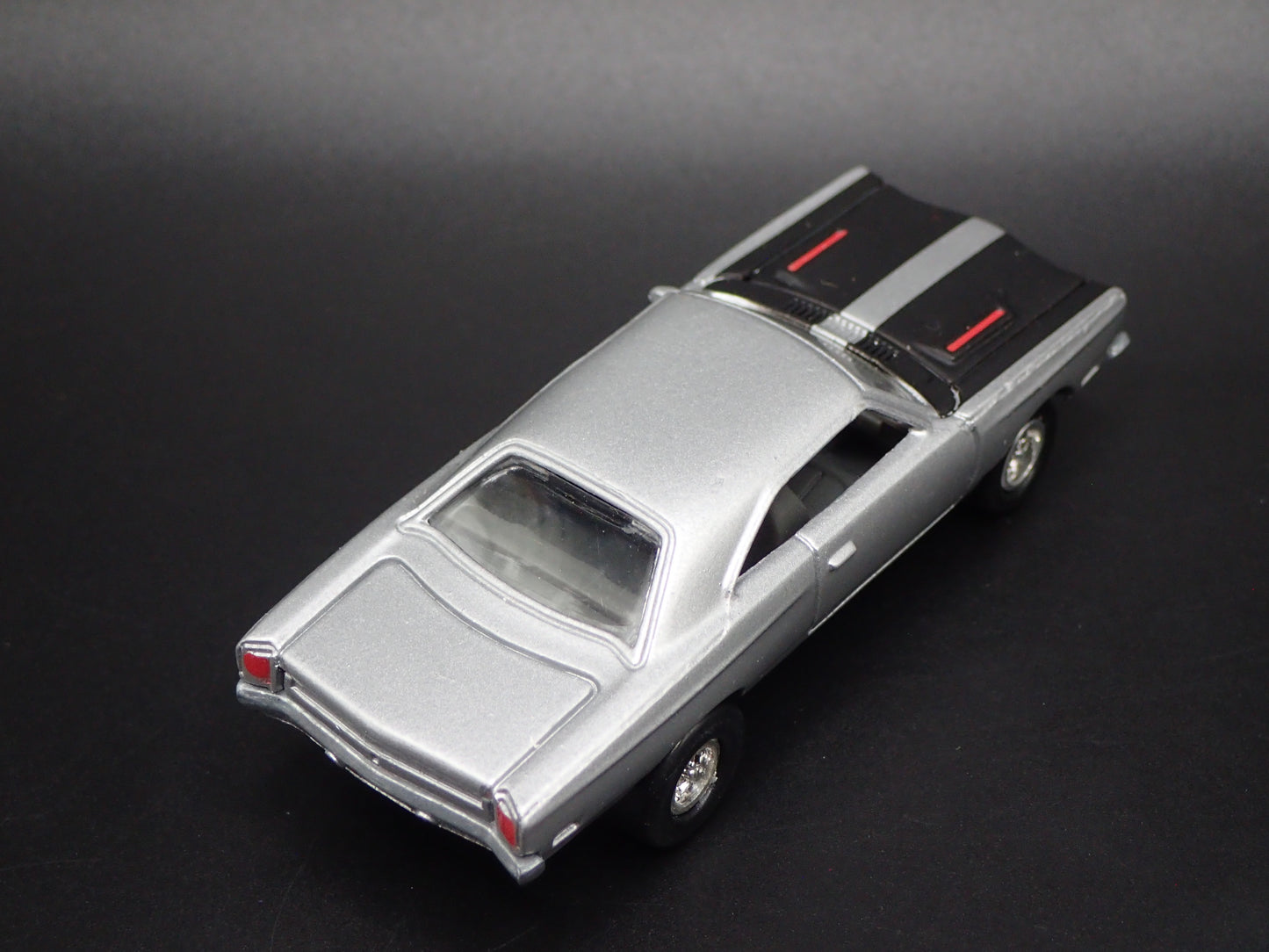1969 69 PLYMOUTH ROAD RUNNER 1/64 SCALE COLLECTIBLE DIORAMA DIECAST MODEL CAR