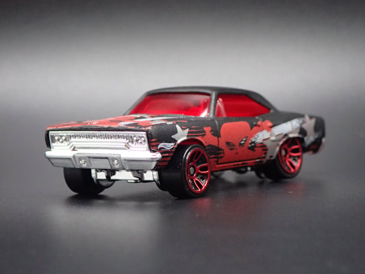 1970 70 PLYMOUTH ROAD RUNNER 1:64 SCALE COLLECTIBLE DIORAMA DIECAST MODEL CAR
