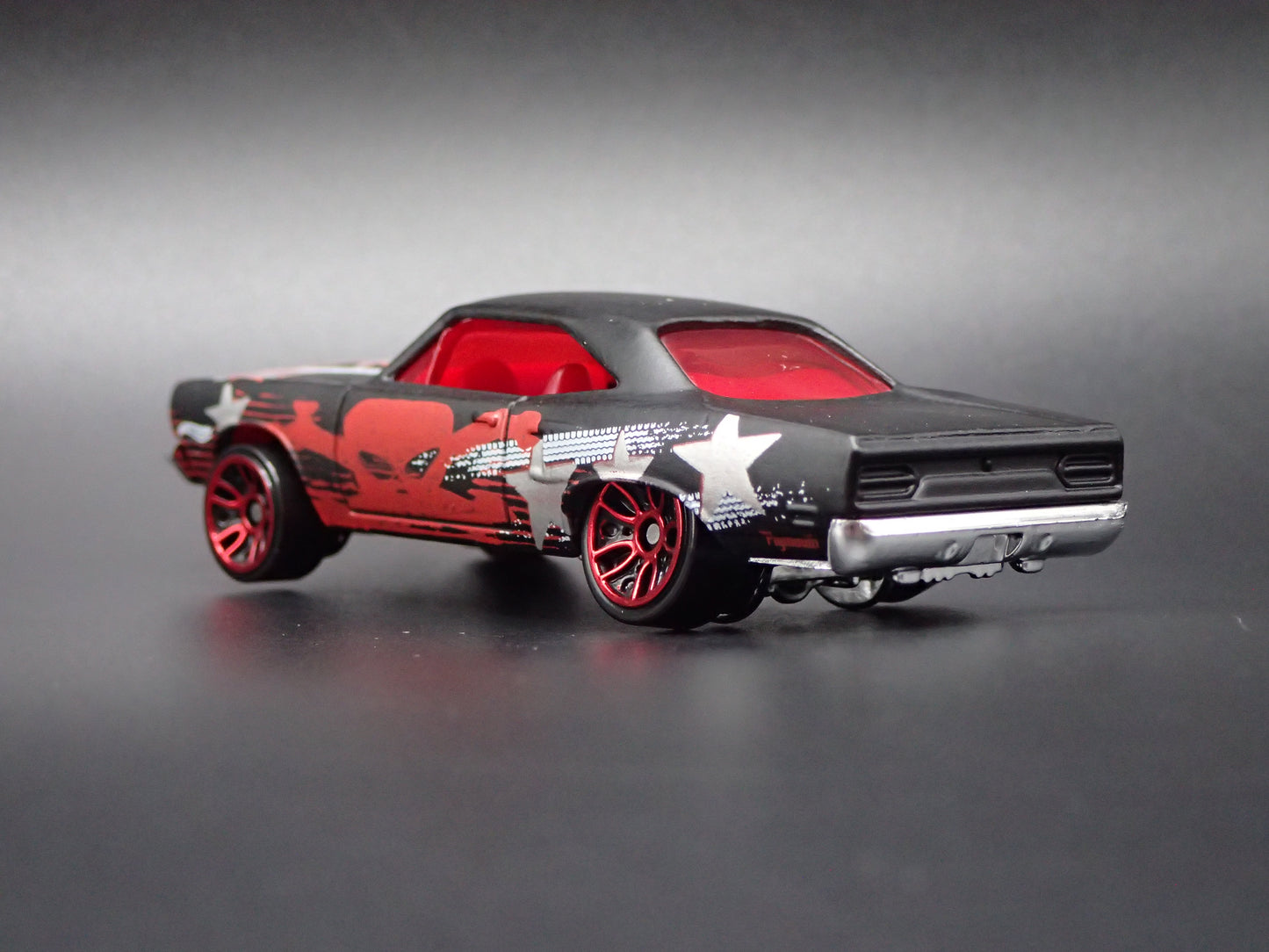 1970 70 PLYMOUTH ROAD RUNNER 1:64 SCALE COLLECTIBLE DIORAMA DIECAST MODEL CAR