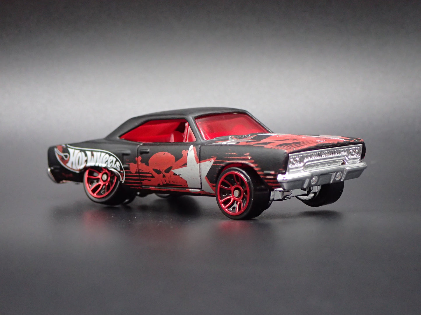 1970 70 PLYMOUTH ROAD RUNNER 1:64 SCALE COLLECTIBLE DIORAMA DIECAST MODEL CAR