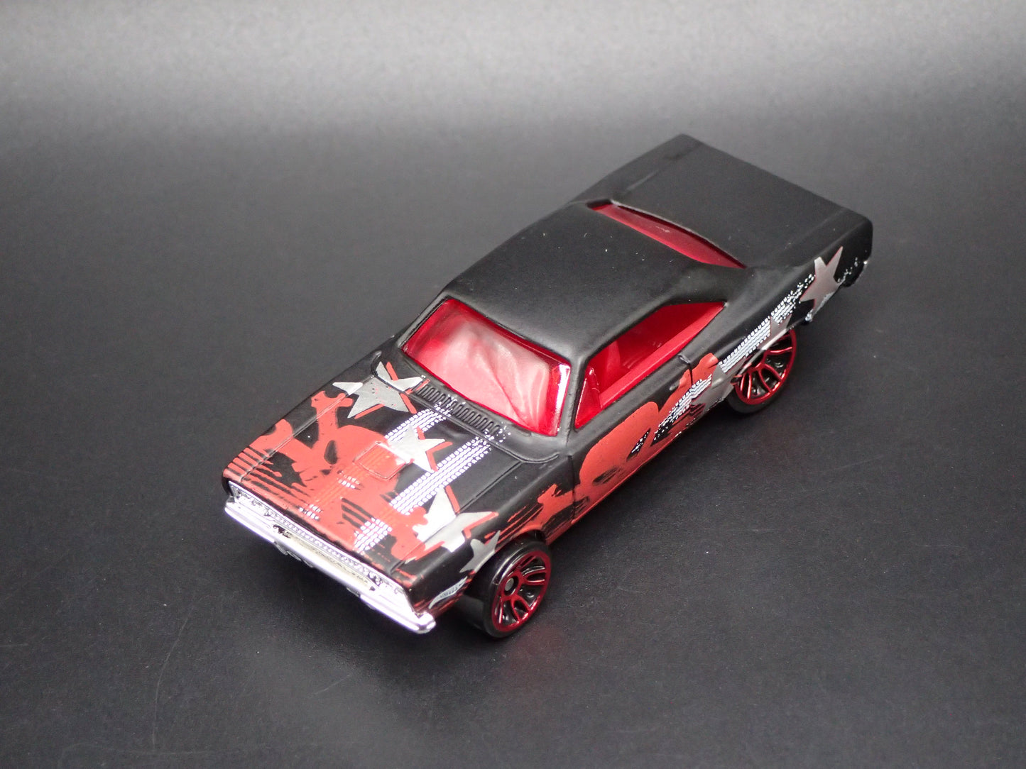1970 70 PLYMOUTH ROAD RUNNER 1:64 SCALE COLLECTIBLE DIORAMA DIECAST MODEL CAR