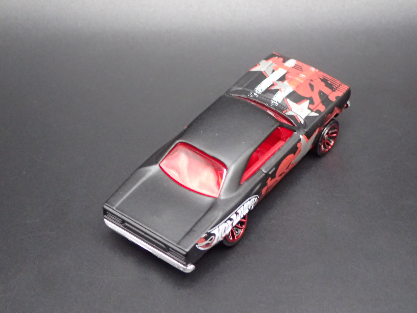 1970 70 PLYMOUTH ROAD RUNNER 1:64 SCALE COLLECTIBLE DIORAMA DIECAST MODEL CAR