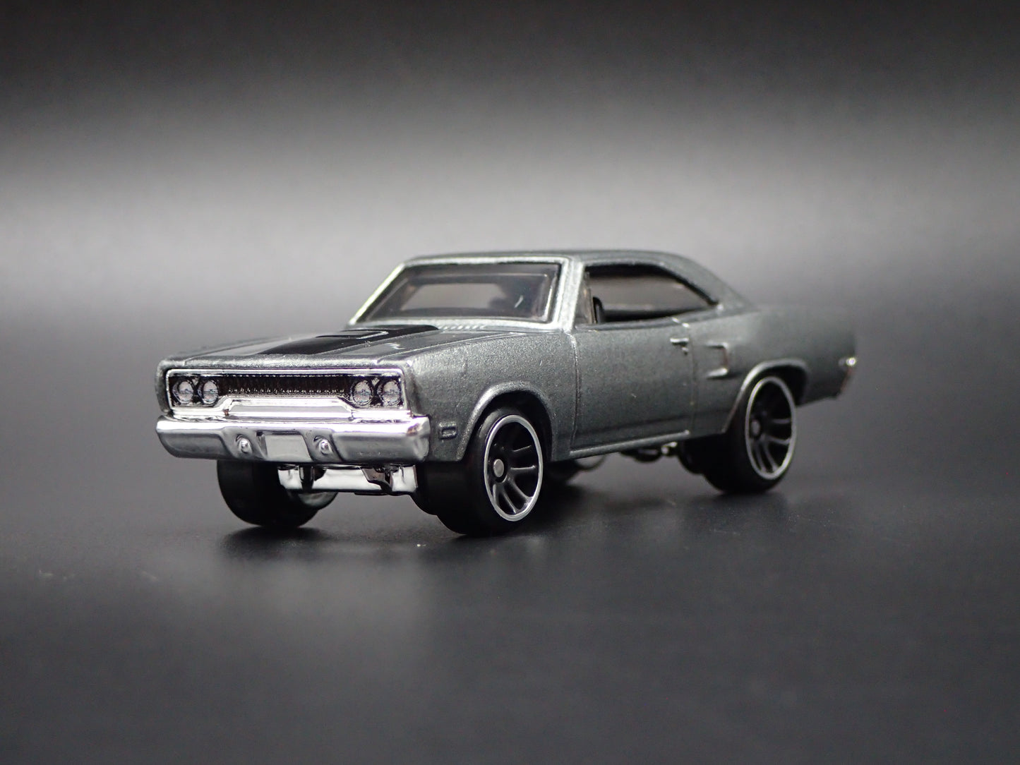 1970 70 PLYMOUTH ROAD RUNNER 1:64 SCALE COLLECTIBLE DIORAMA DIECAST MODEL CAR