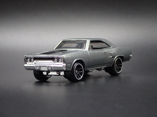 1970 70 PLYMOUTH ROAD RUNNER 1:64 SCALE COLLECTIBLE DIORAMA DIECAST MODEL CAR