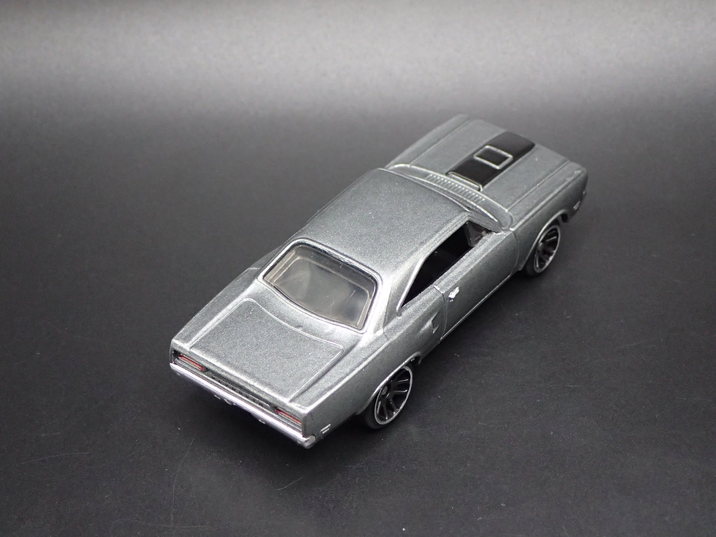 1970 70 PLYMOUTH ROAD RUNNER 1:64 SCALE COLLECTIBLE DIORAMA DIECAST MODEL CAR