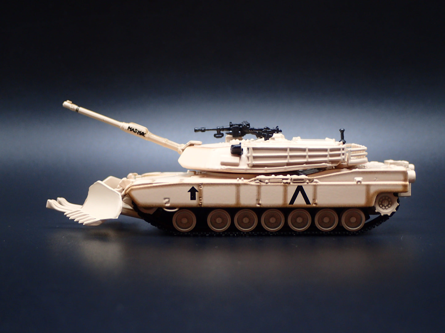 M1A1 ABRAMS TANK MILITARY GULF WAR RARE 1:100 SCALE DIORAMA DIECAST MODEL CAR
