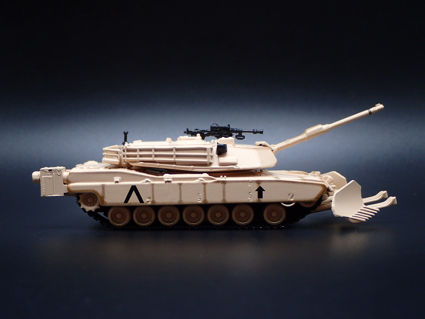 M1A1 ABRAMS TANK MILITARY GULF WAR RARE 1:100 SCALE DIORAMA DIECAST MODEL CAR