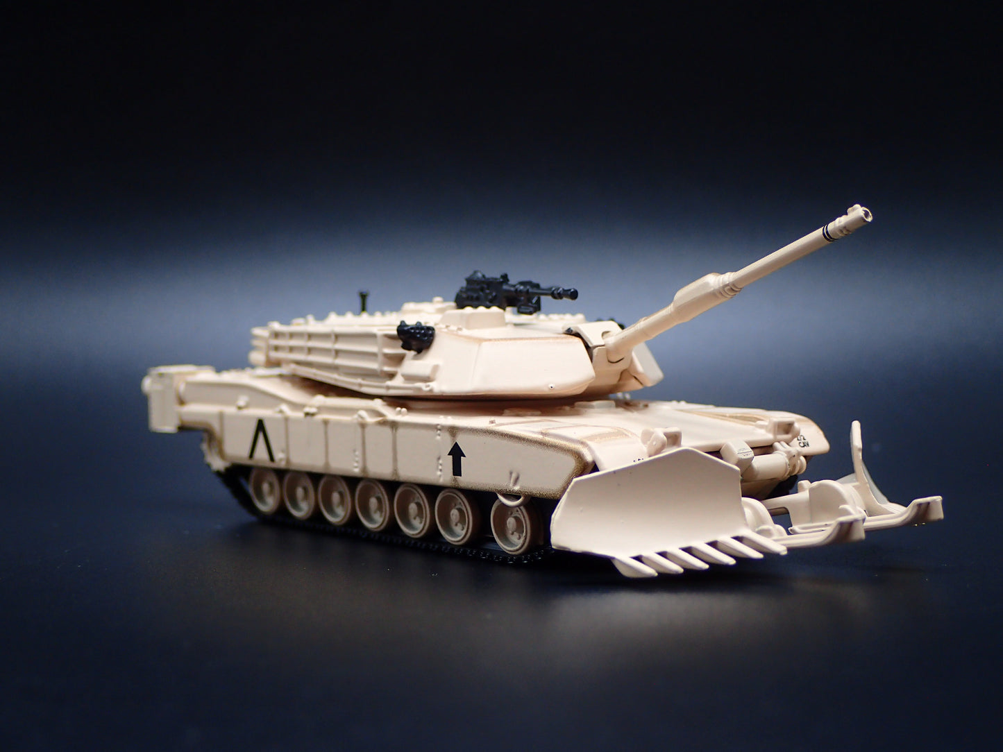 M1A1 ABRAMS TANK MILITARY GULF WAR RARE 1:100 SCALE DIORAMA DIECAST MODEL CAR