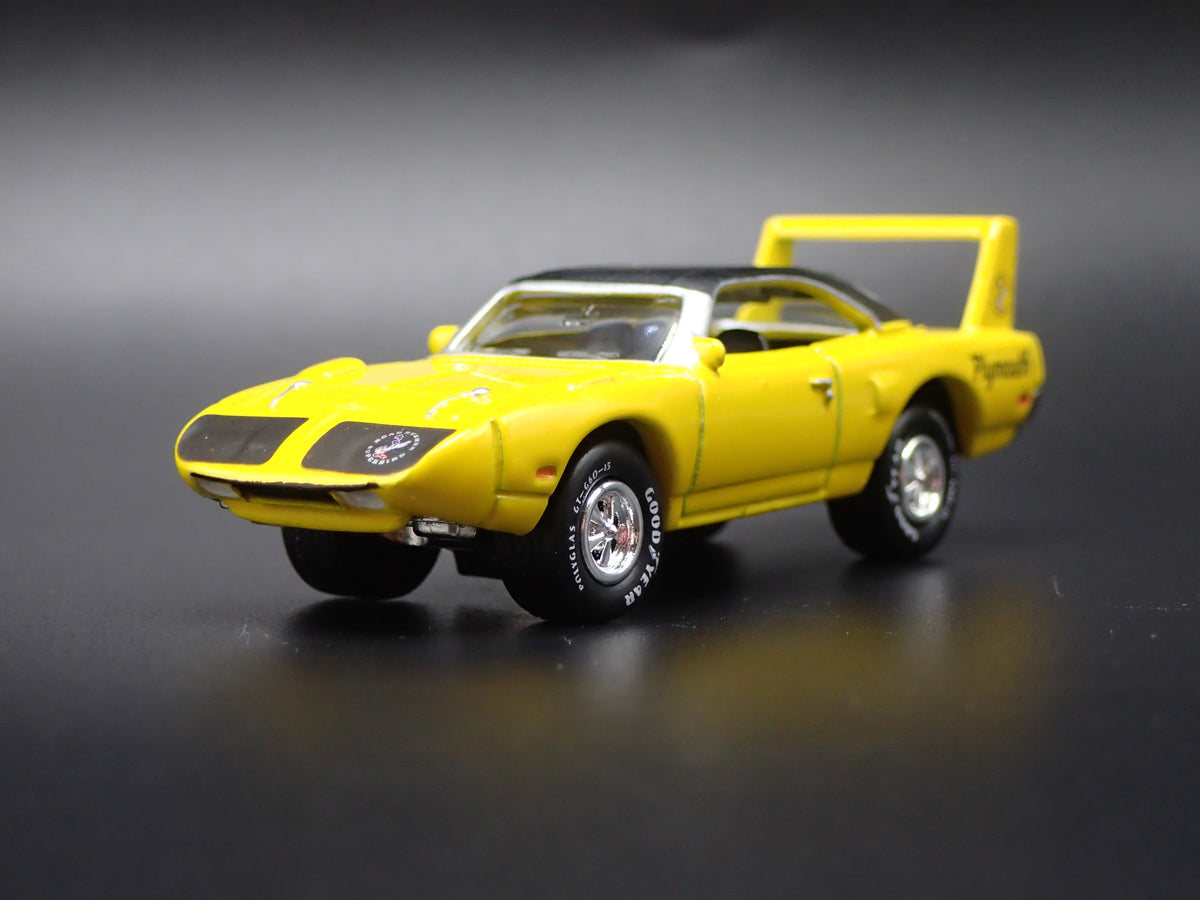1970 70 PLYMOUTH SUPERBIRD YELLOW 1:64 SCALE COLLECTIBLE DIECAST MODEL CAR