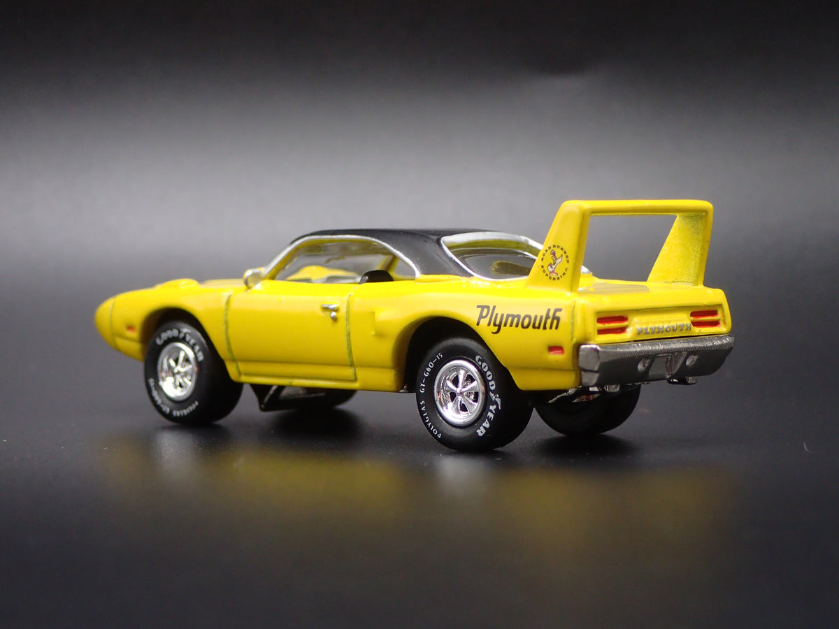 1970 70 PLYMOUTH SUPERBIRD YELLOW 1:64 SCALE COLLECTIBLE DIECAST MODEL CAR