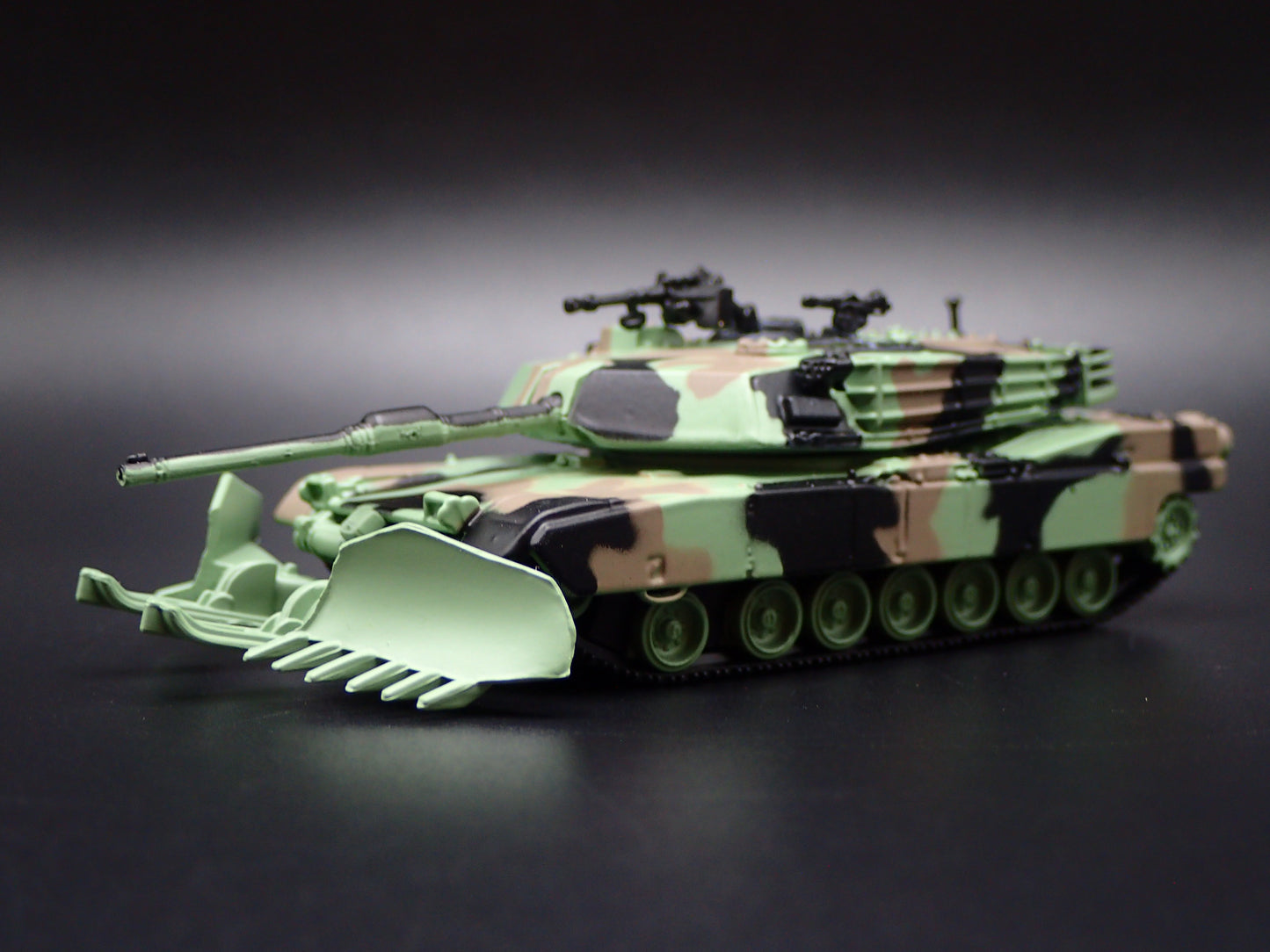 M1A1 ABRAMS TANK MILITARY GULF WAR CAMO 1:100 SCALE DIORAMA DIECAST MODEL CAR