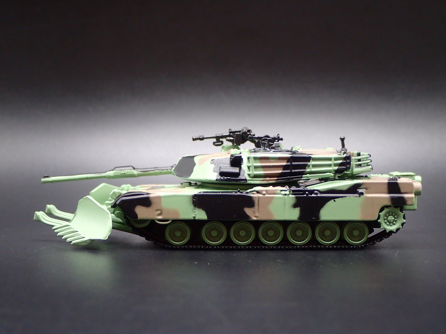 M1A1 ABRAMS TANK MILITARY GULF WAR CAMO 1:100 SCALE DIORAMA DIECAST MODEL CAR