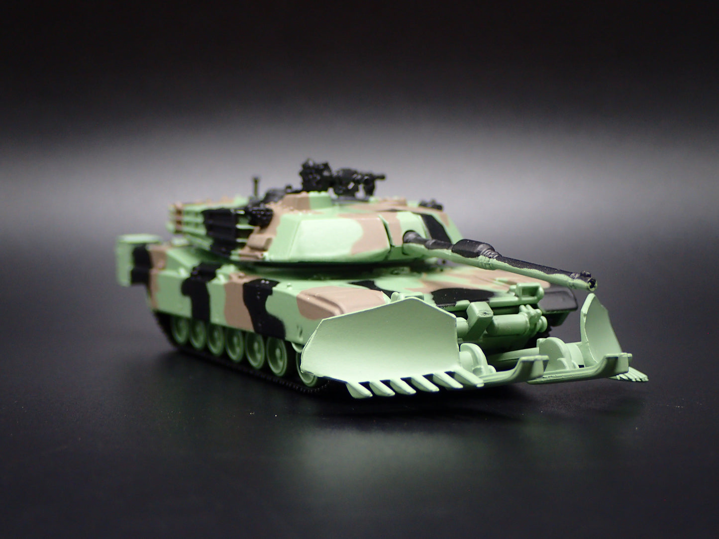 M1A1 ABRAMS TANK MILITARY GULF WAR CAMO 1:100 SCALE DIORAMA DIECAST MODEL CAR
