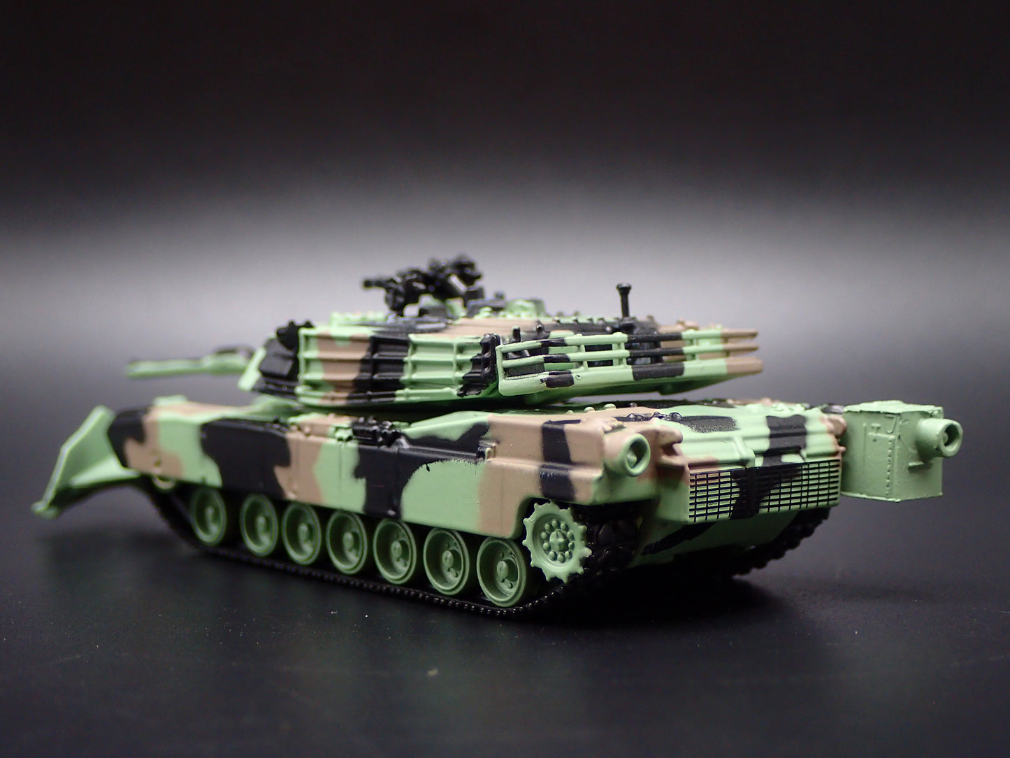 M1A1 ABRAMS TANK MILITARY GULF WAR CAMO 1:100 SCALE DIORAMA DIECAST MODEL CAR