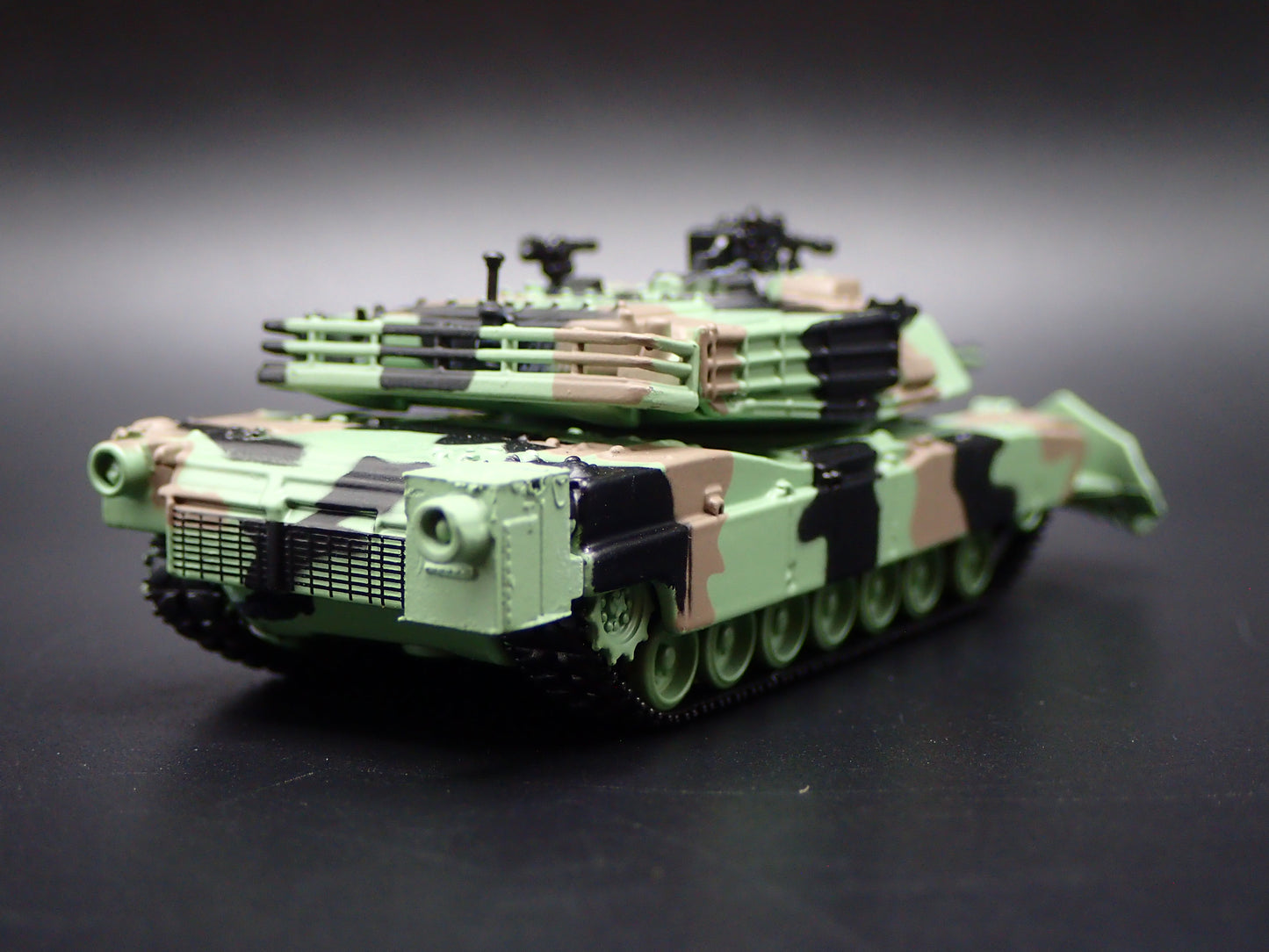 M1A1 ABRAMS TANK MILITARY GULF WAR CAMO 1:100 SCALE DIORAMA DIECAST MODEL CAR