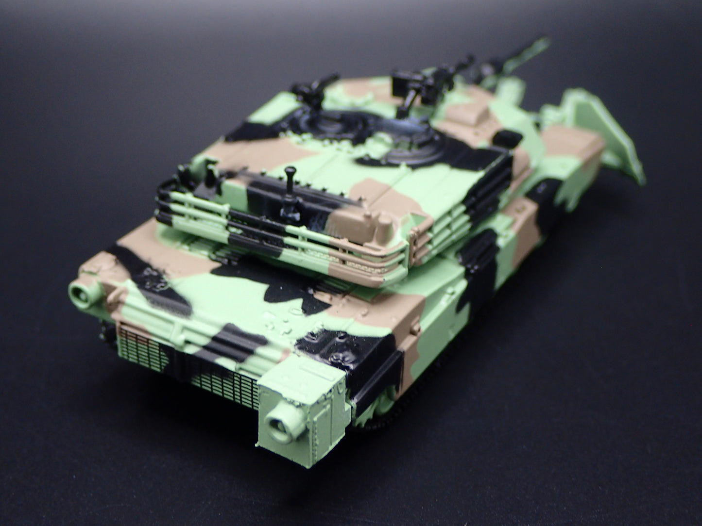 M1A1 ABRAMS TANK MILITARY GULF WAR CAMO 1:100 SCALE DIORAMA DIECAST MODEL CAR