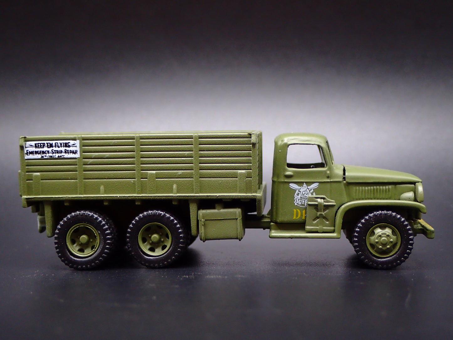 WWII GMC CCKW 6X6 TRUCK MILITARY SEABEES 1:87 SCALE DIORAMA DIECAST MODEL CAR