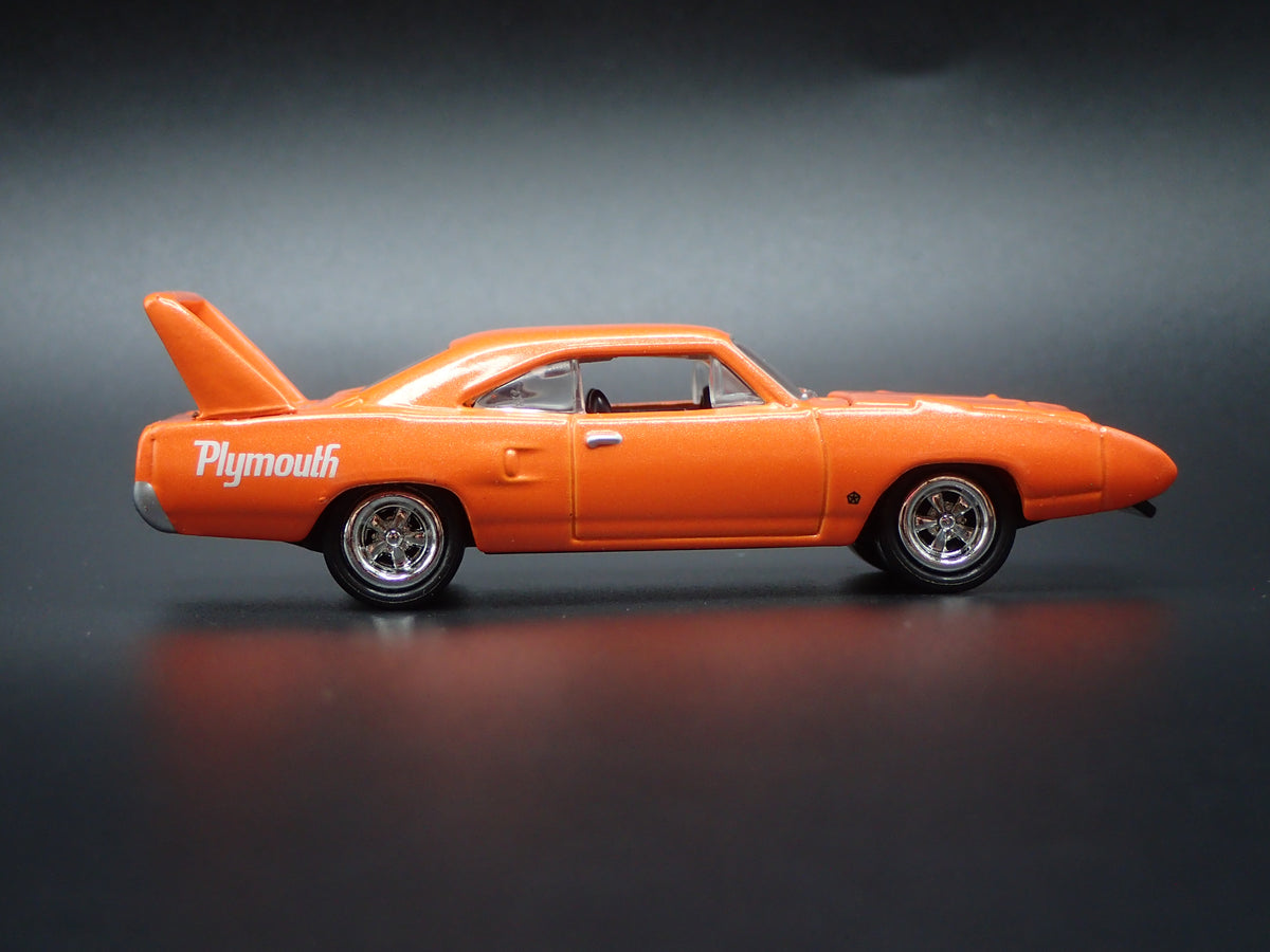 1970 70 PLYMOUTH SUPERBIRD ORANGE 1:64 SCALE COLLECTIBLE DIECAST MODEL CAR