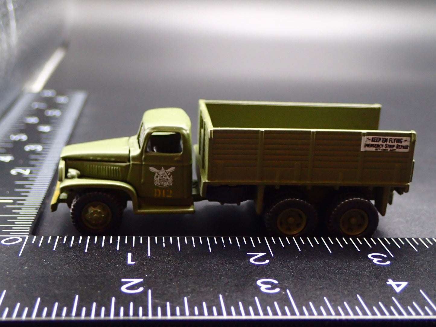 WWII GMC CCKW 6X6 TRUCK MILITARY SEABEES 1:87 SCALE DIORAMA DIECAST MODEL CAR