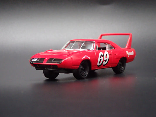 1970 70 PLYMOUTH SUPERBIRD RED 1:64 SCALE COLLECTIBLE DIECAST MODEL CAR