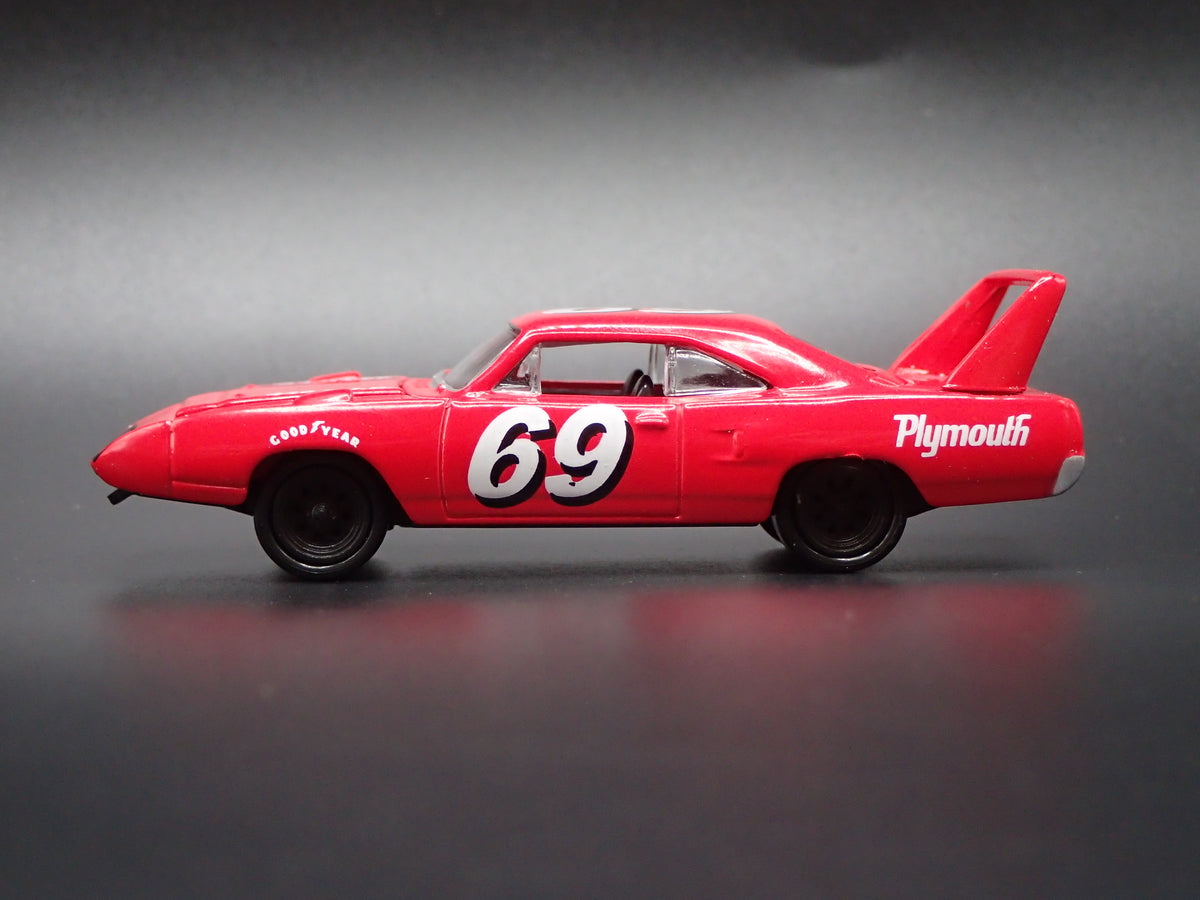 1970 70 PLYMOUTH SUPERBIRD RED 1:64 SCALE COLLECTIBLE DIECAST MODEL CAR