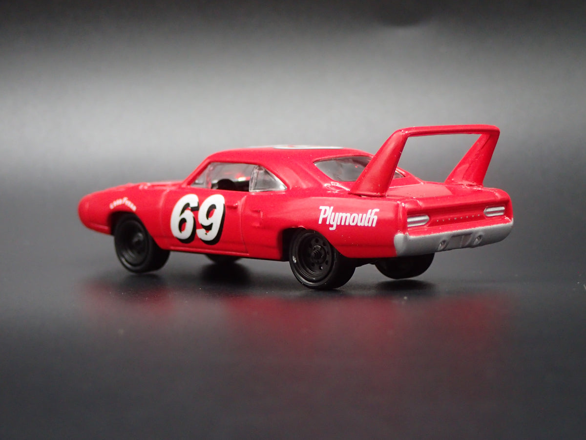 1970 70 PLYMOUTH SUPERBIRD RED 1:64 SCALE COLLECTIBLE DIECAST MODEL CAR
