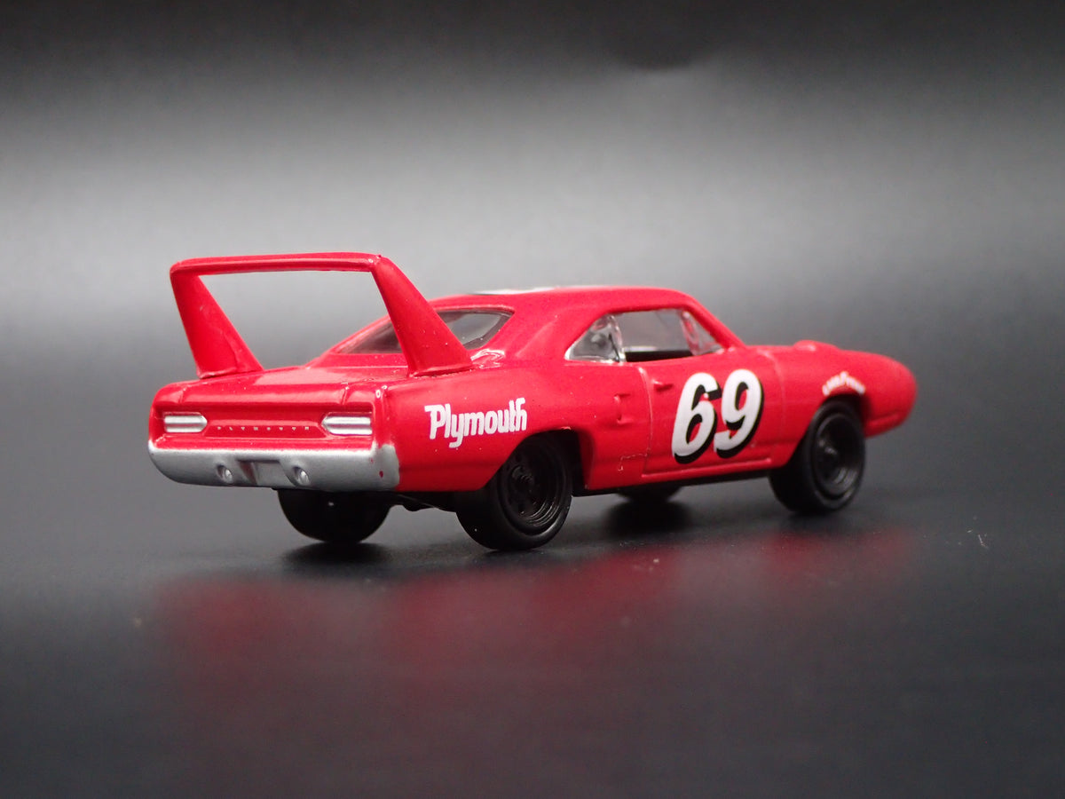 1970 70 PLYMOUTH SUPERBIRD RED 1:64 SCALE COLLECTIBLE DIECAST MODEL CAR