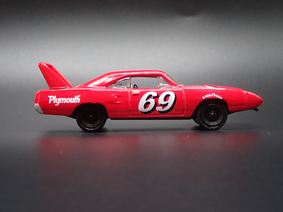 1970 70 PLYMOUTH SUPERBIRD RED 1:64 SCALE COLLECTIBLE DIECAST MODEL CAR