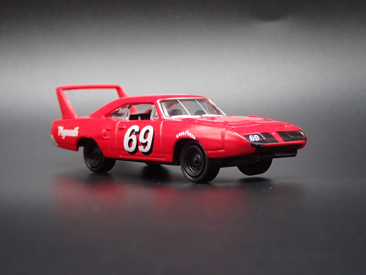 1970 70 PLYMOUTH SUPERBIRD RED 1:64 SCALE COLLECTIBLE DIECAST MODEL CAR