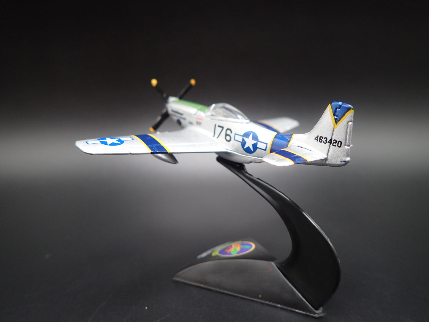 NORTH AMERICAN P-51D MUSTANG PLANE ARMY MILITARY MOONBEAM MCSWINE 1:144 SCALE DIECAST