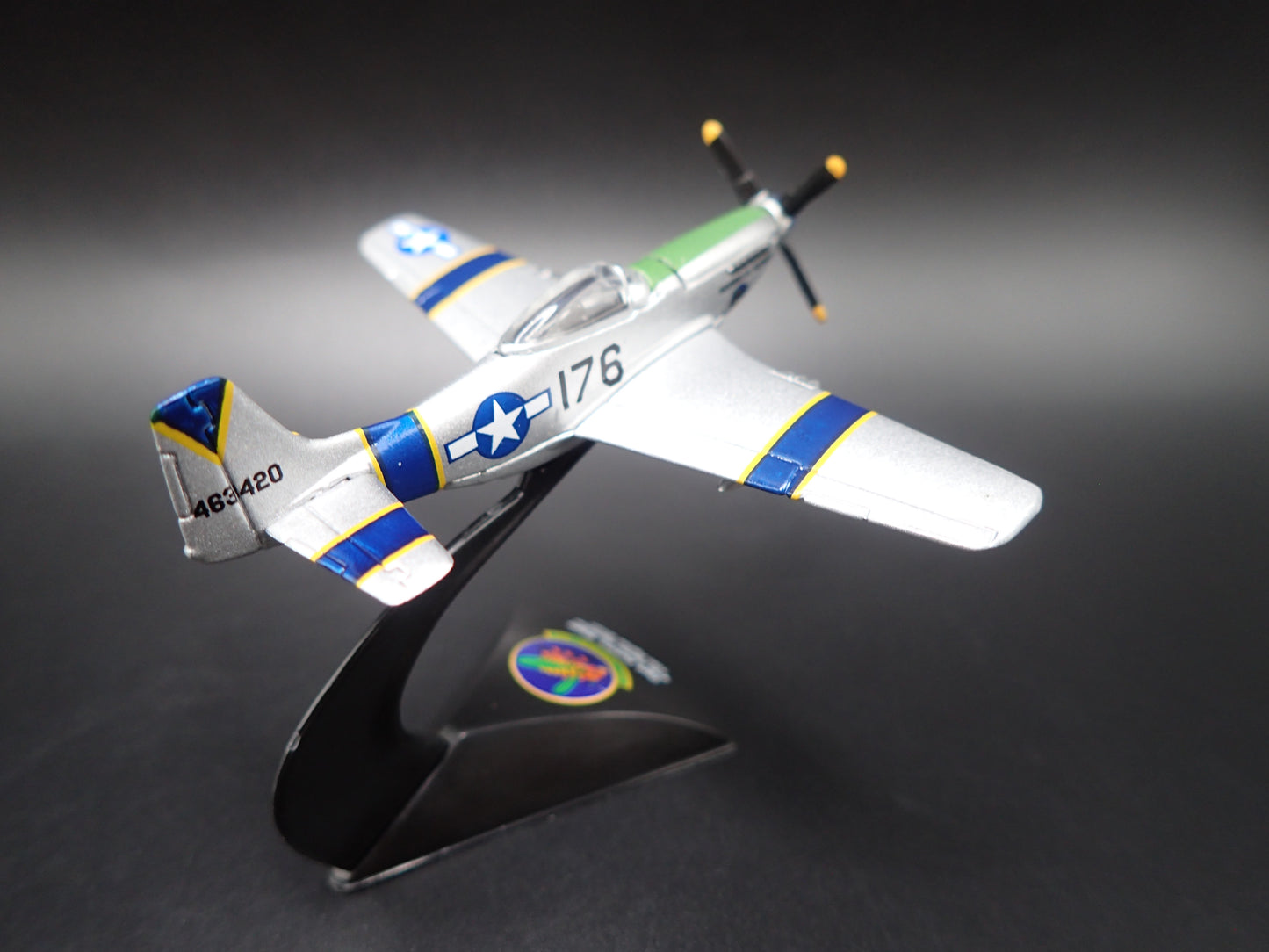 NORTH AMERICAN P-51D MUSTANG PLANE ARMY MILITARY MOONBEAM MCSWINE 1:144 SCALE DIECAST