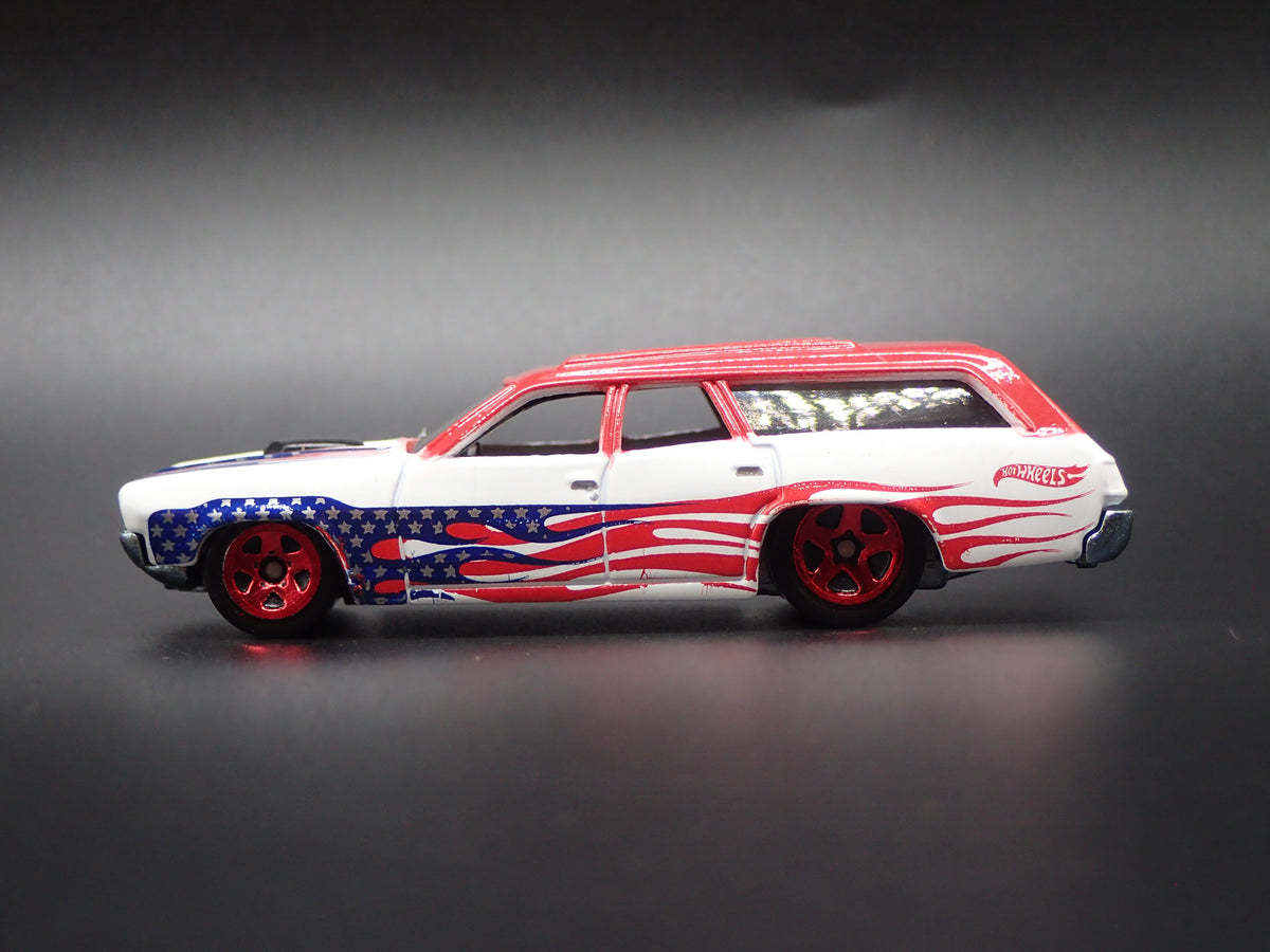 1971 71 PLYMOUTH SATELLITE STATION WAGON  1/64 SCALE DIECAST MODEL CAR