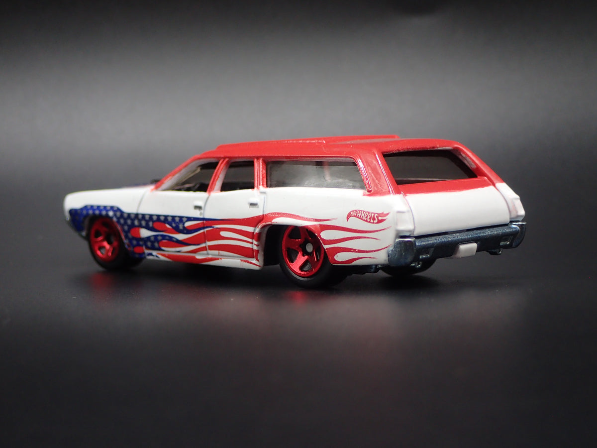 1971 71 PLYMOUTH SATELLITE STATION WAGON  1/64 SCALE DIECAST MODEL CAR